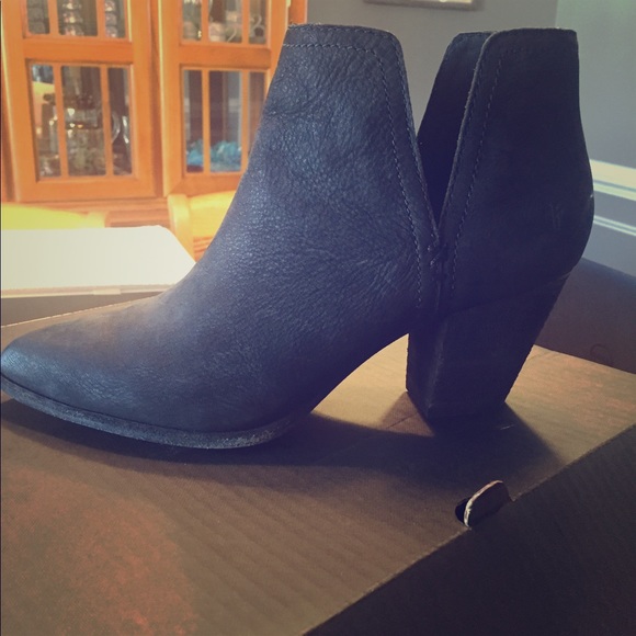frye jennifer cut out bootie